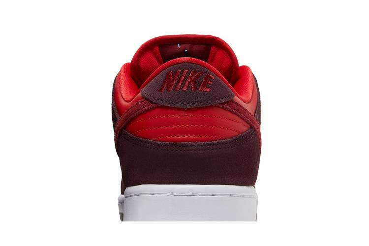 SB Dunk Low Cherry