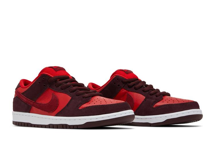 SB Dunk Low Cherry