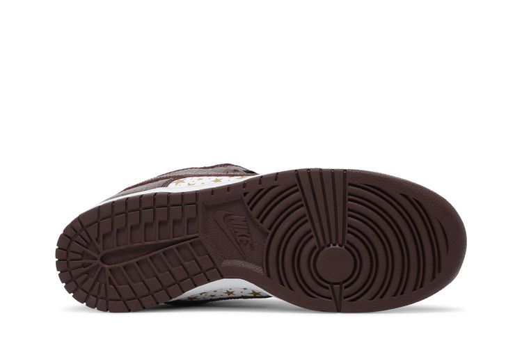 SB Dunk Low Supreme Stars Barkroot Brown (2021)