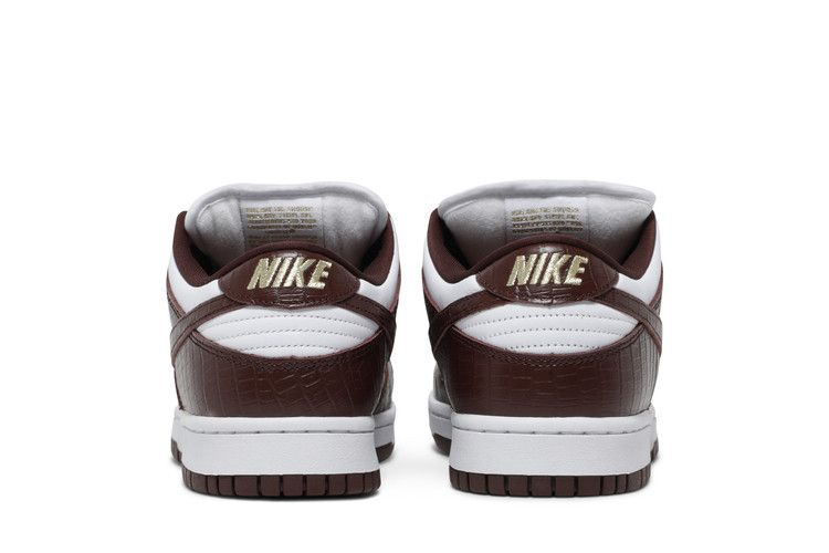 SB Dunk Low Supreme Stars Barkroot Brown (2021)