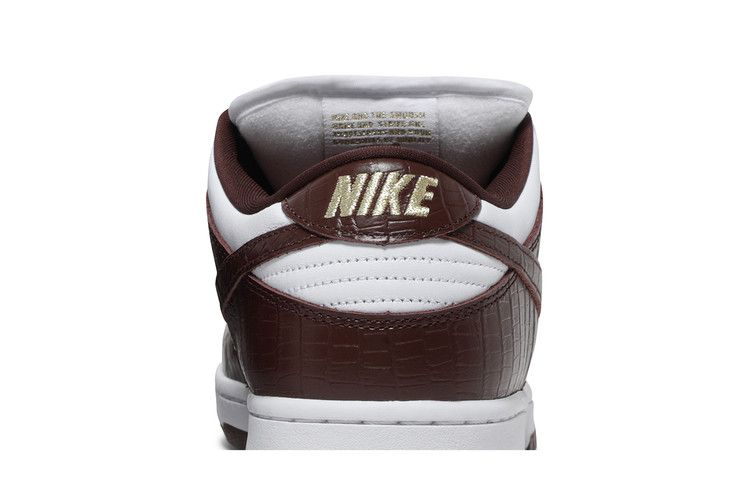 SB Dunk Low Supreme Stars Barkroot Brown (2021)