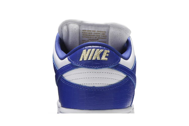 SB Dunk Low Supreme Stars Hyper Royal (2021)