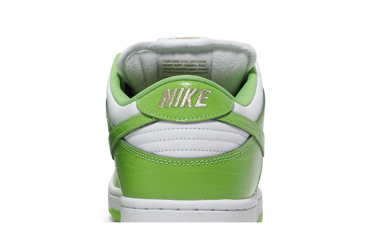 SB Dunk Low Supreme Stars Mean Green (2021)