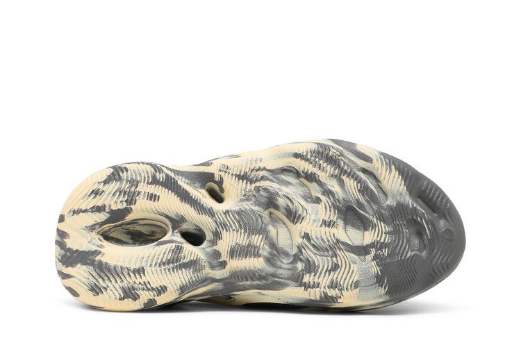 Yeezy Foam RNNR MXT Moon Gray