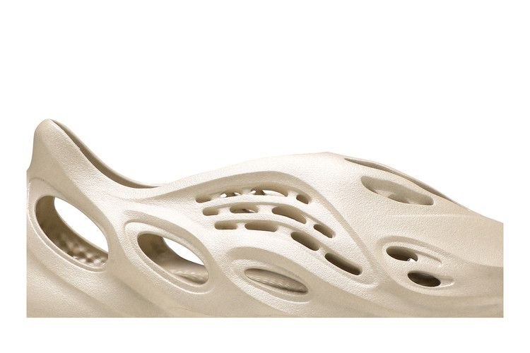 Yeezy Foam RNNR Sand