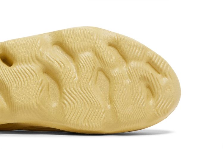 Yeezy Foam RNNR Sulfur (Kids)