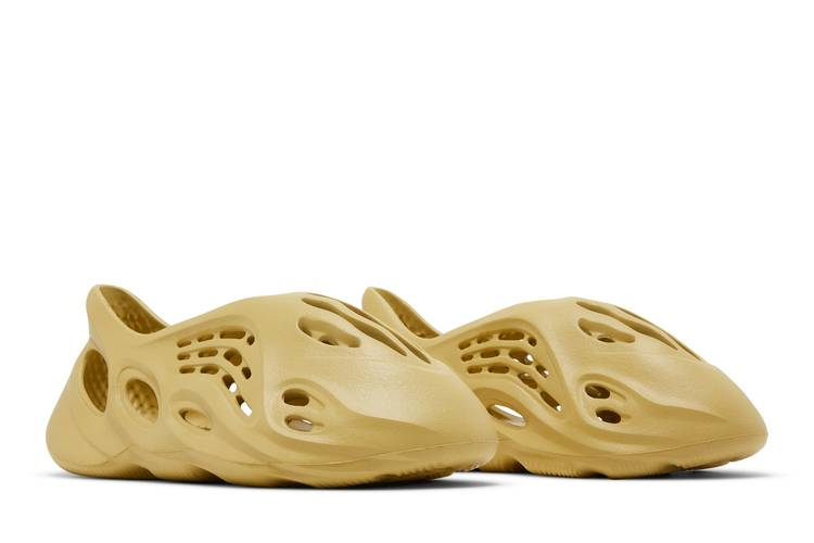 Yeezy Foam RNNR Sulfur