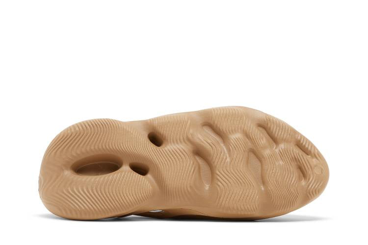Yeezy Foam RNR Clay Taupe