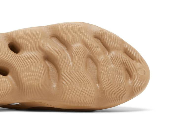 Yeezy Foam RNR Clay Taupe