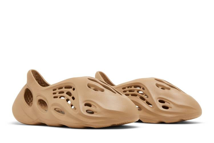 Yeezy Foam RNR Clay Taupe