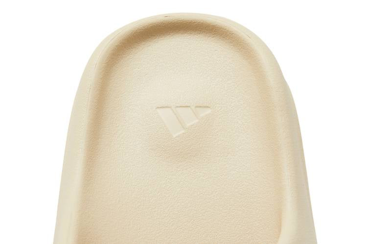 Yeezy Slide Bone (2022/2023 Restock)