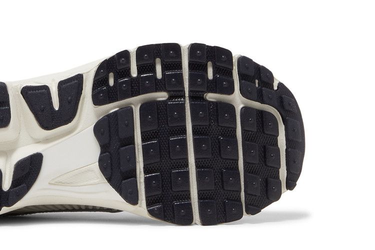 Zoom Vomero 5 Photon Dust Metallic Silver (Women's)