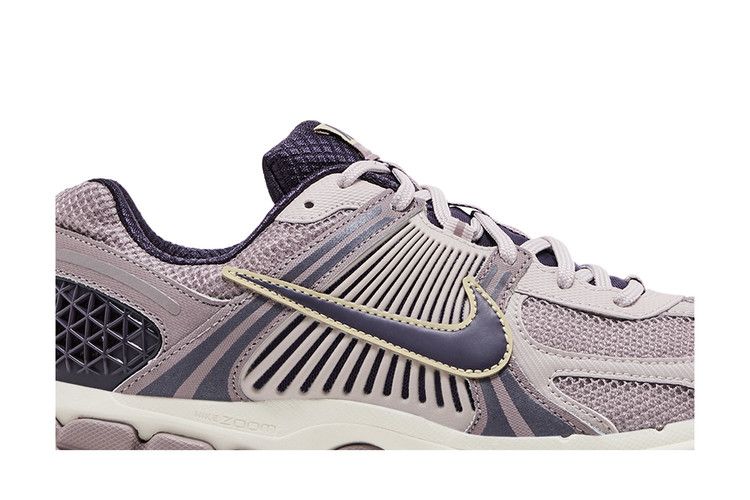 Zoom Vomero 5 Platinum Violet